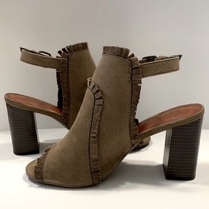 Women Open Toe Heels, Size 7, Color Dark Green